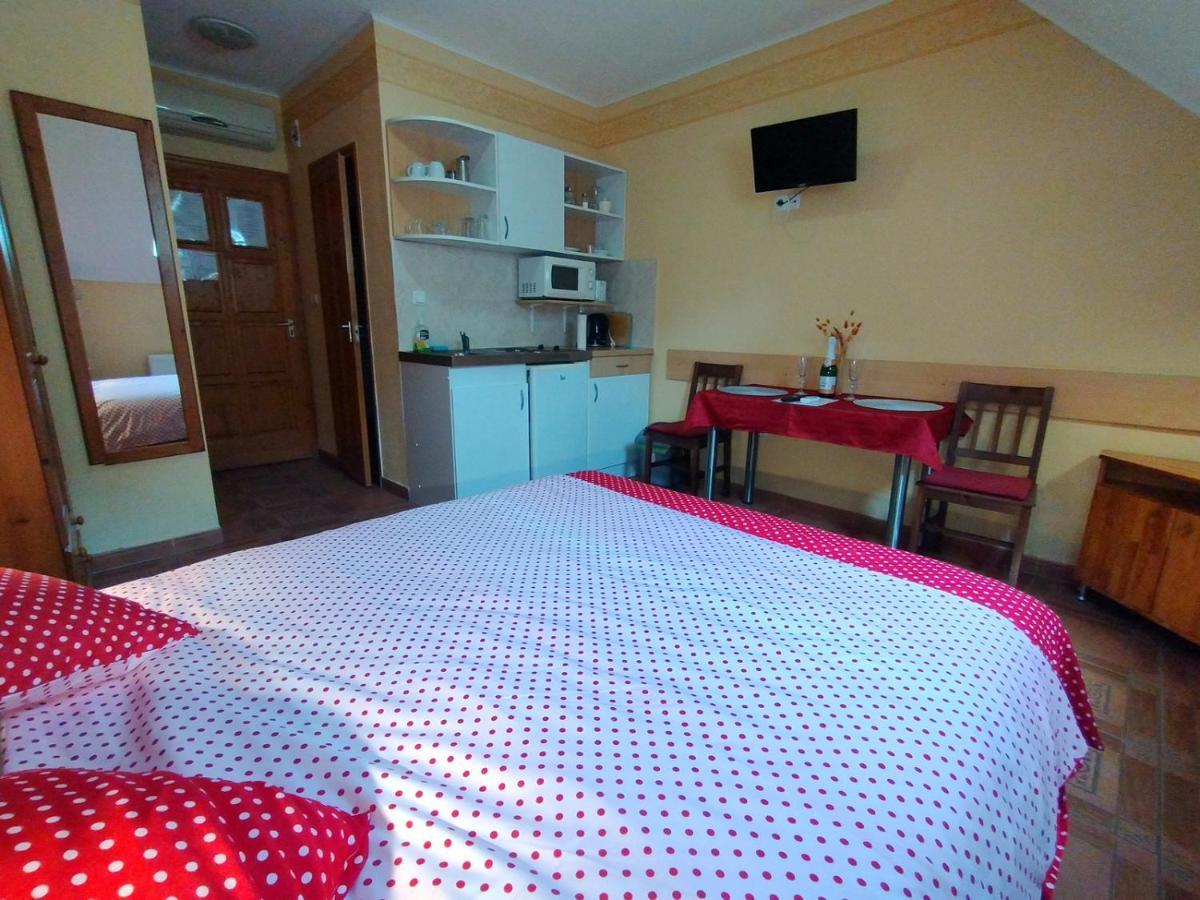Burg Apartman Gyula Dış mekan fotoğraf