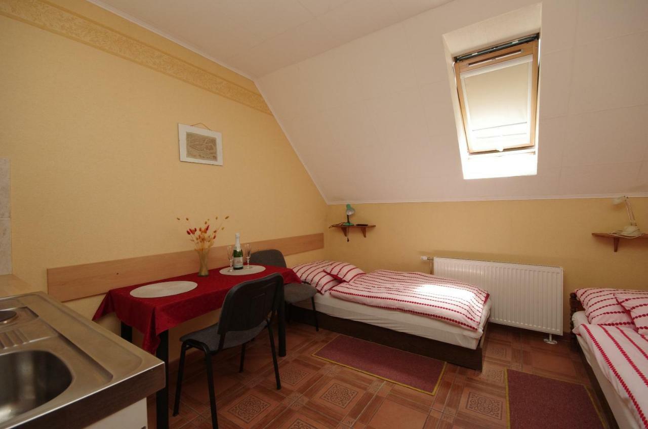 Burg Apartman Gyula Dış mekan fotoğraf